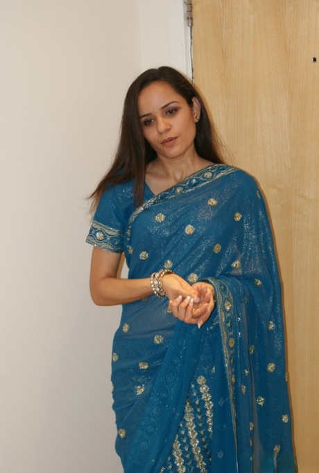 Indian solo girl removes her saree and bra to show off her small boobs 22678570