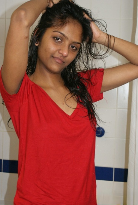Indian amateur gets completely naked while taking a shower 98882566