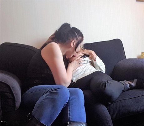 Mature UK amateur Lorna Blu partakes in lesbian sex after drinking alcohol 27307021