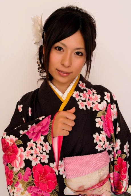 Japanese woman exposes some bare leg while modeling in traditional clothing 39582525