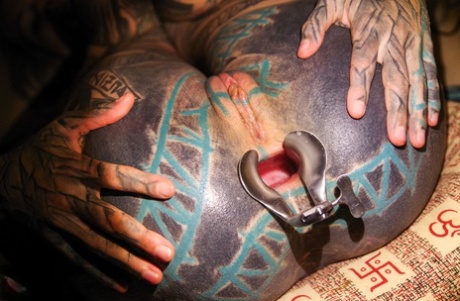 Heavily tattooed female Hazard pussy and asshole stretched out 68027482