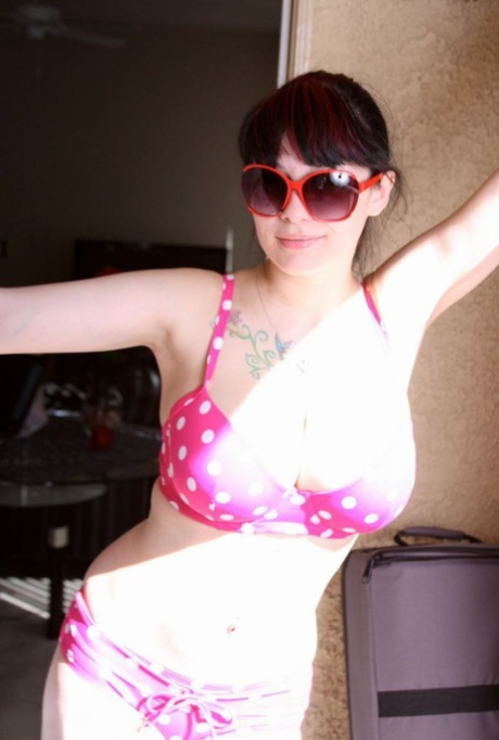 Inked amateur Susy Rocks releases her large boobs from a polka-dot bra 50964457