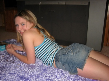 Young blonde fingers her snatch after going totally naked by herself 16245769