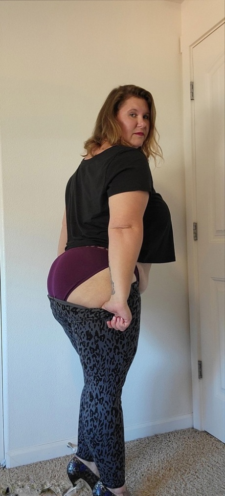 Obese amateur Busty Kris Ann strips down to her high-heeled shoes 57915652