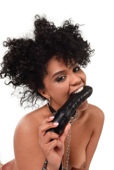 Brazilian solo model Selva Lapiedra wields a flogger before toying her cunt 14529181