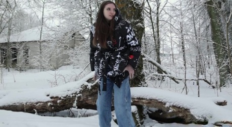 Pretty girl Vika gets caught with her jeans down while pissing on the snow 51131359