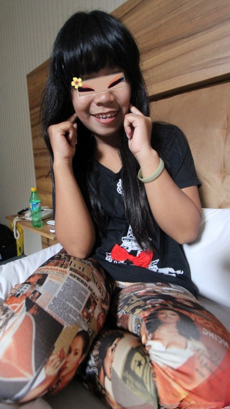 Barely legal amateur from Bali gets banged on a bed by a sex tourist 30038794