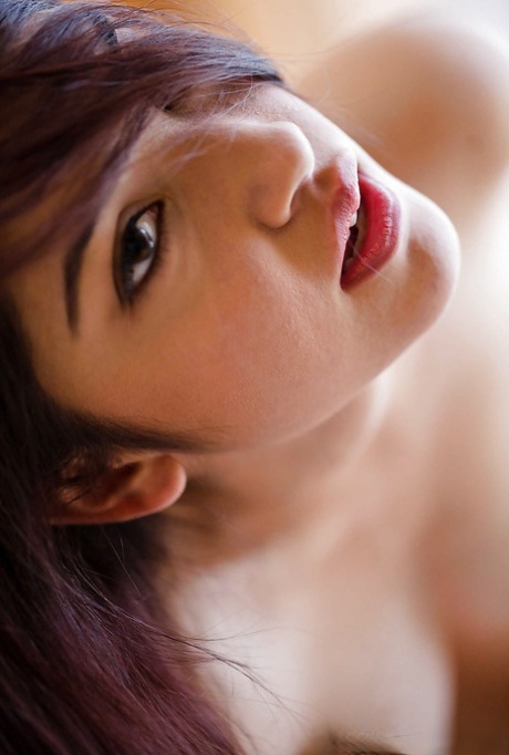 Frolic young floosies make some hot pussy licking action on the bed 28452409