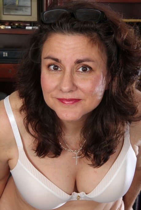 Mature beauty Gianna Jones is touching her hard and horny nipples 46860698