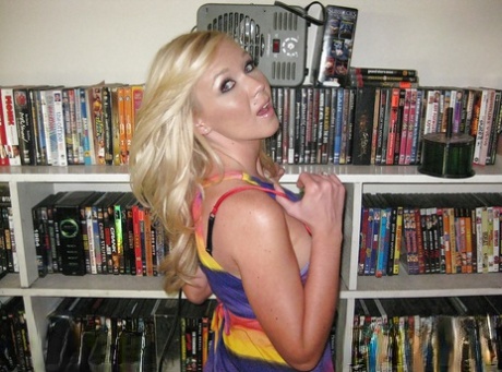 Astonishing blonde babe Dylan Riley is spreading her hot legs 84480375