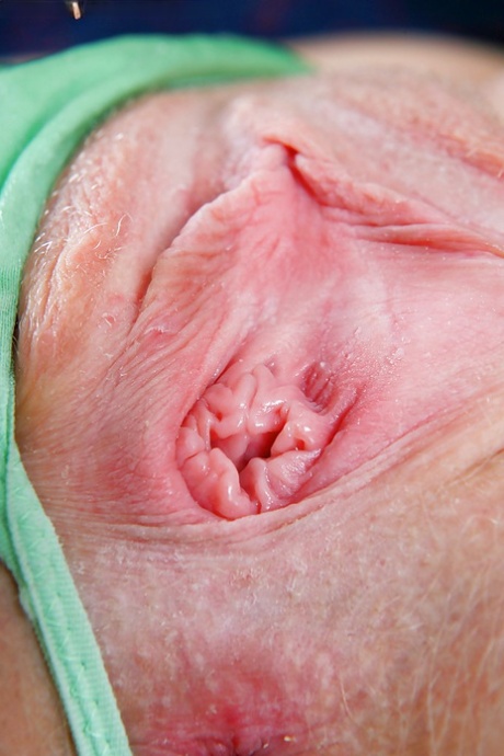 Barely legal blonde chick Rosanna showing off pink labia and clitoris 12387046