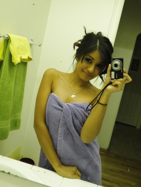 Busty Latina teen Ruby Reyes spreading her tight pussy after shower 61468275