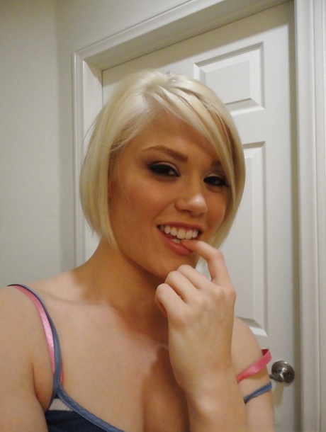 Young blonde hottie Ash Hollywood taking selfies in mirror while undressing 98776817