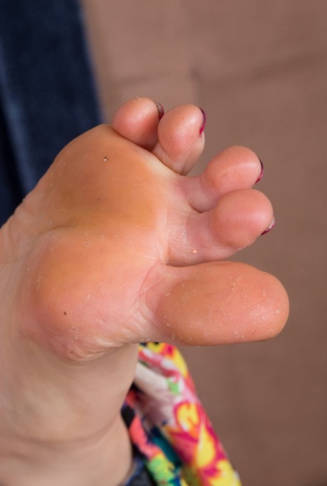 Hot mom Stacey Stax shows her feet in a closeup shoot and stretches hairy twat 23263194