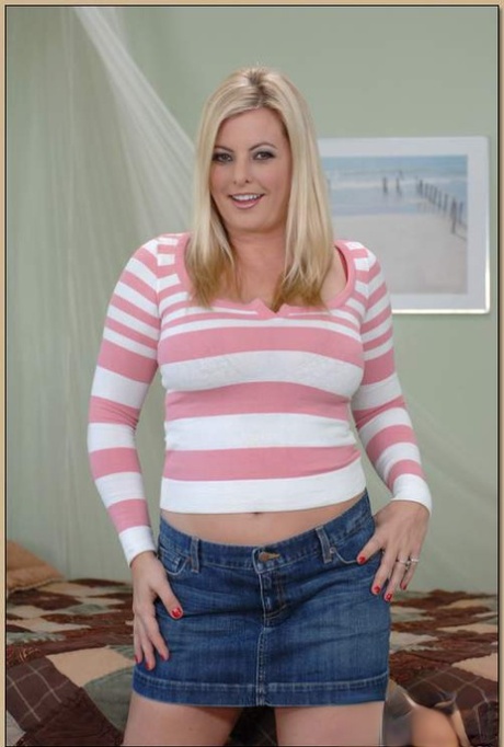 BBW MILF Kala Prettyman brings out big tits and ass from underwear 10431927